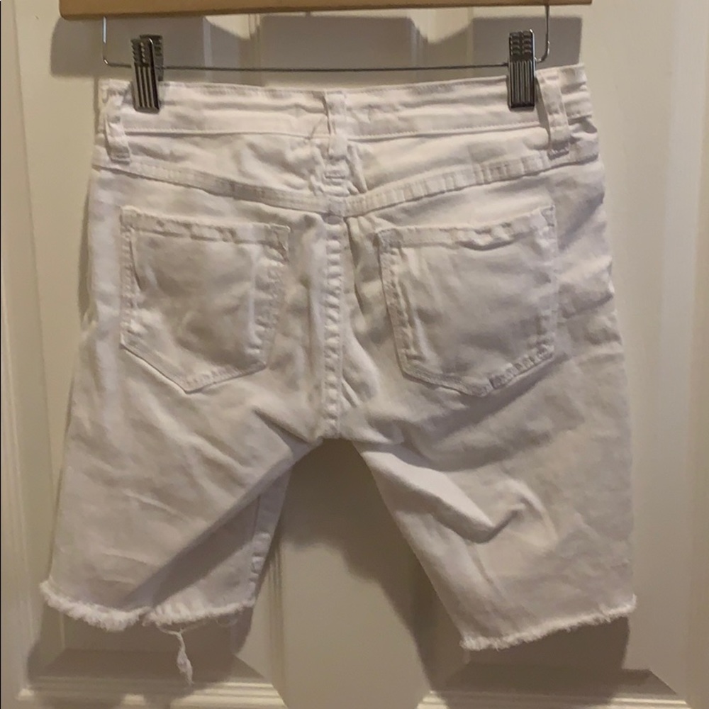 White - Picture 2 of 3